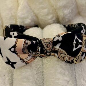 Fashion Inspired Elegant Black and White Adjustable Bow Headband